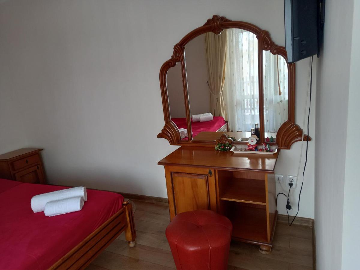 Pensiunea Alunis Hotell Sadova  Exteriör bild
