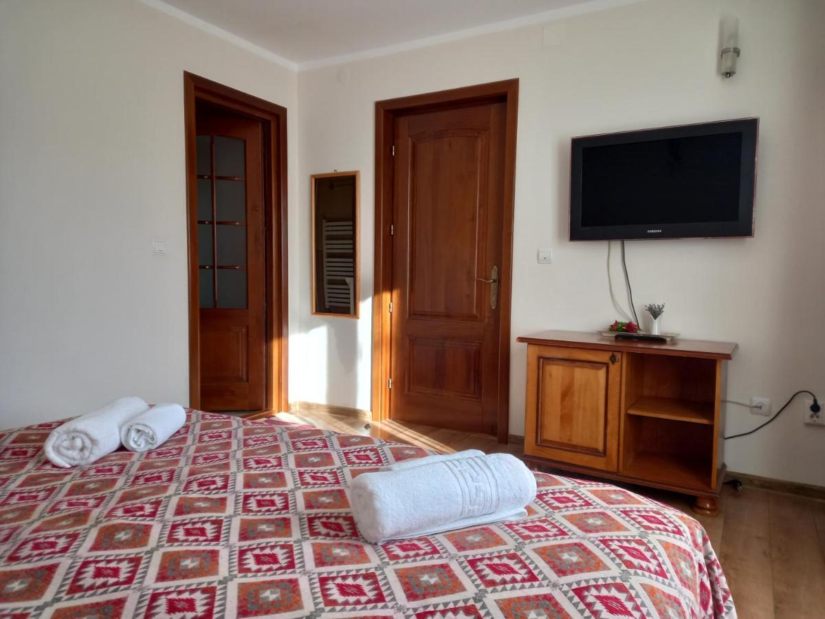 Pensiunea Alunis Hotell Sadova  Exteriör bild