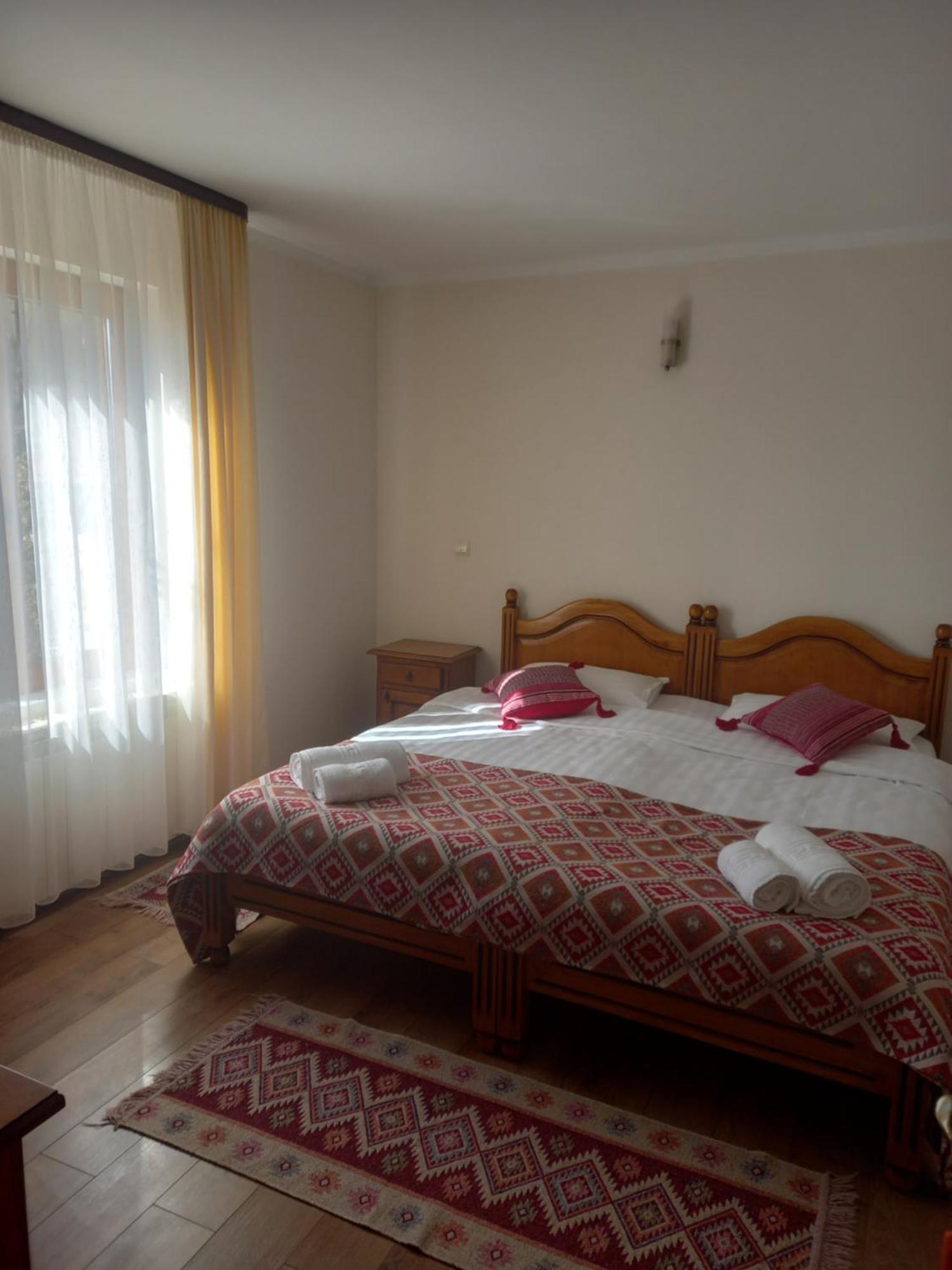 Pensiunea Alunis Hotell Sadova  Exteriör bild